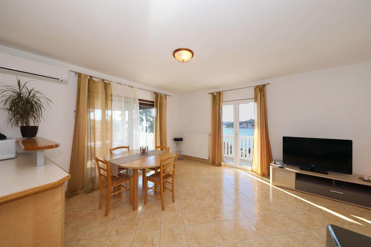 Apartments Snjezana Tisno Exterior photo