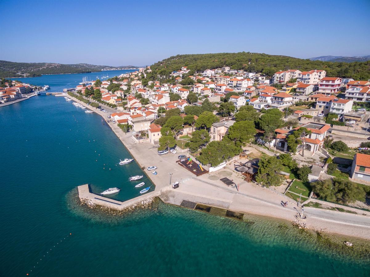 Apartments Snjezana Tisno Exterior photo