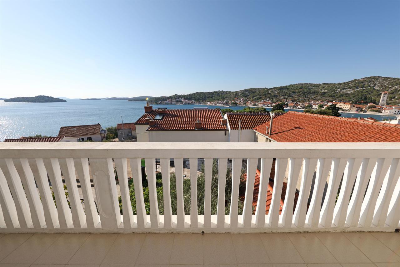 Apartments Snjezana Tisno Exterior photo