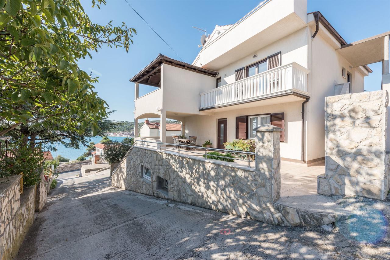 Apartments Snjezana Tisno Exterior photo