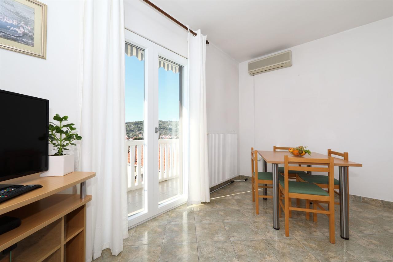 Apartments Snjezana Tisno Exterior photo